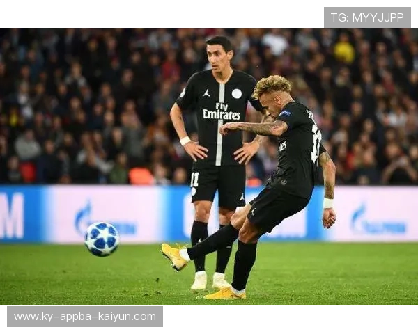 法甲防守反击阵型全景分析：442与352的博弈